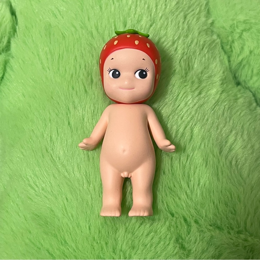Strawberry sonny angel
